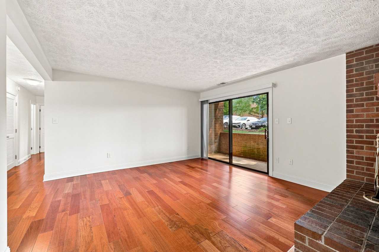 104 Turtle Creek Rd #4 - Photo 5 of 23