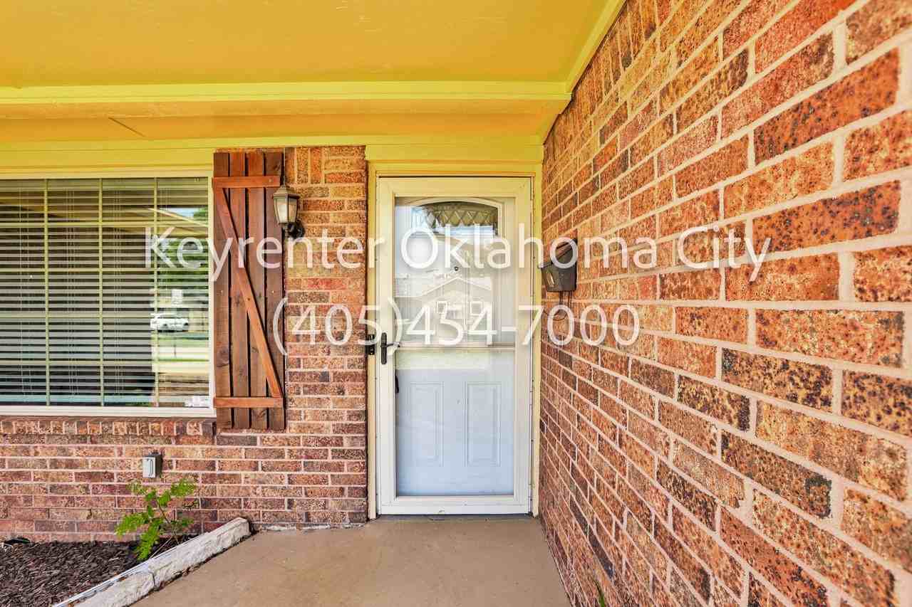 10912 N Blackwelder Ave - Photo 3 of 39