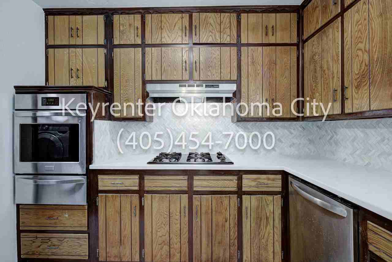 10912 N Blackwelder Ave - Photo 6 of 39
