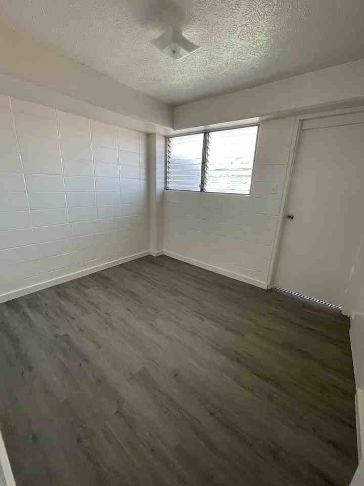 1315 N School St #9 - Photo 3 of 8