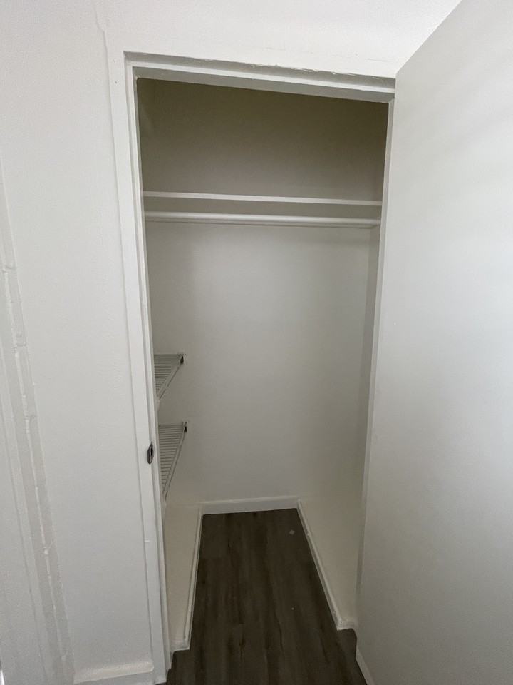 1315 N School St #9 - Photo 5 of 8