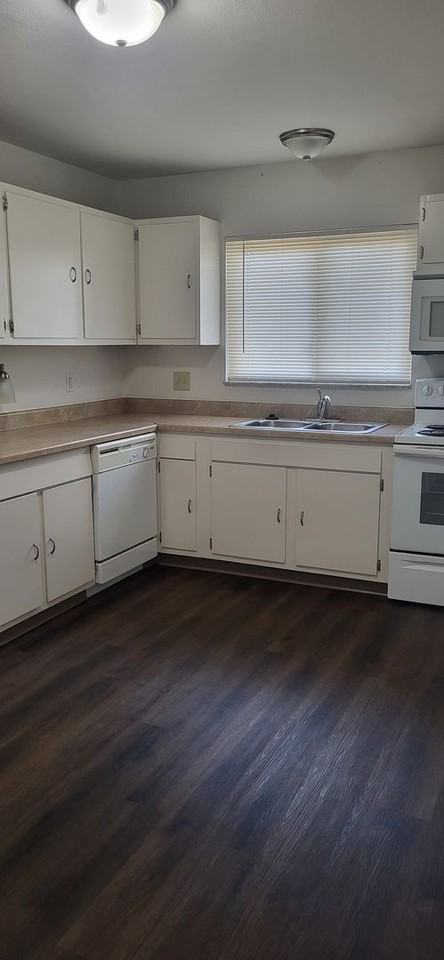 Yorktowne Apartments - Photo 3 of 38