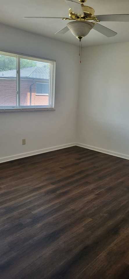 Yorktowne Apartments - Photo 7 of 38