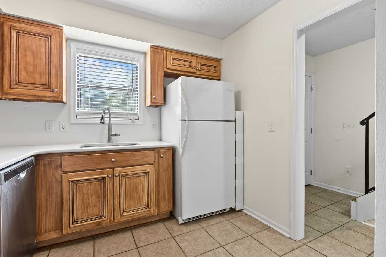 111 S Ross St #7 - Photo 2 of 8