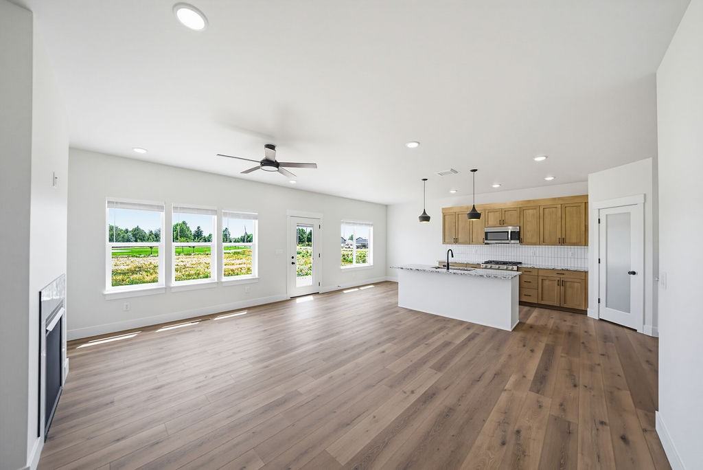 475 River Pkwy - Photo 2 of 50