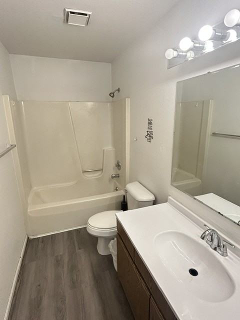 2951 Englewood Ave Se #2951 - Photo 6 of 10