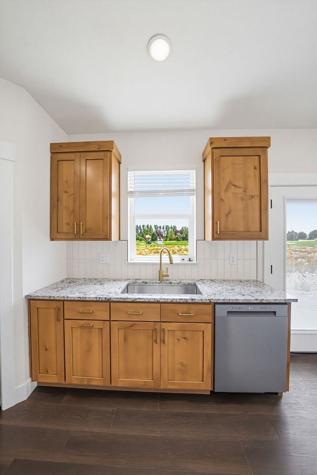 445 River Pkwy - Photo 2 of 50