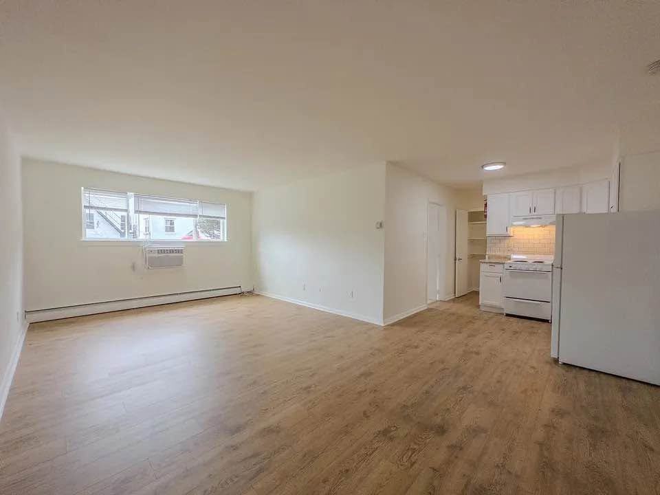 1528 Elmwood AvenueUnit - 200 #1528-200 - Photo 3 of 4