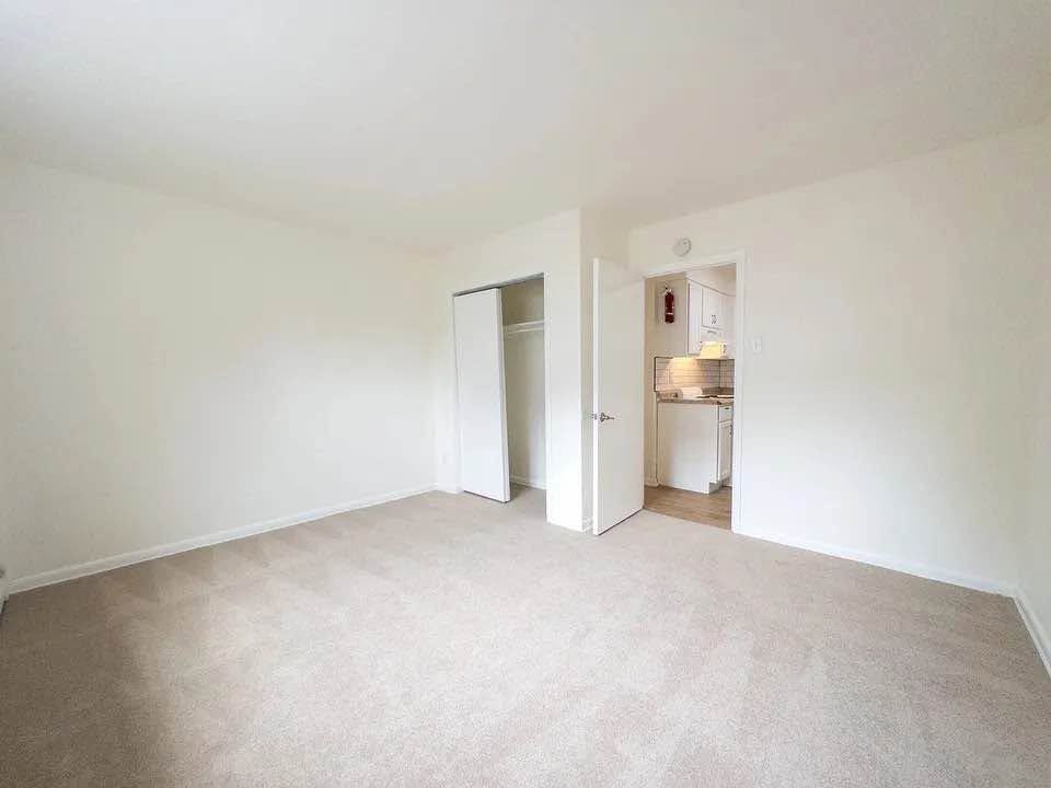 1528 Elmwood AvenueUnit - 200 #1528-200 - Photo 4 of 4