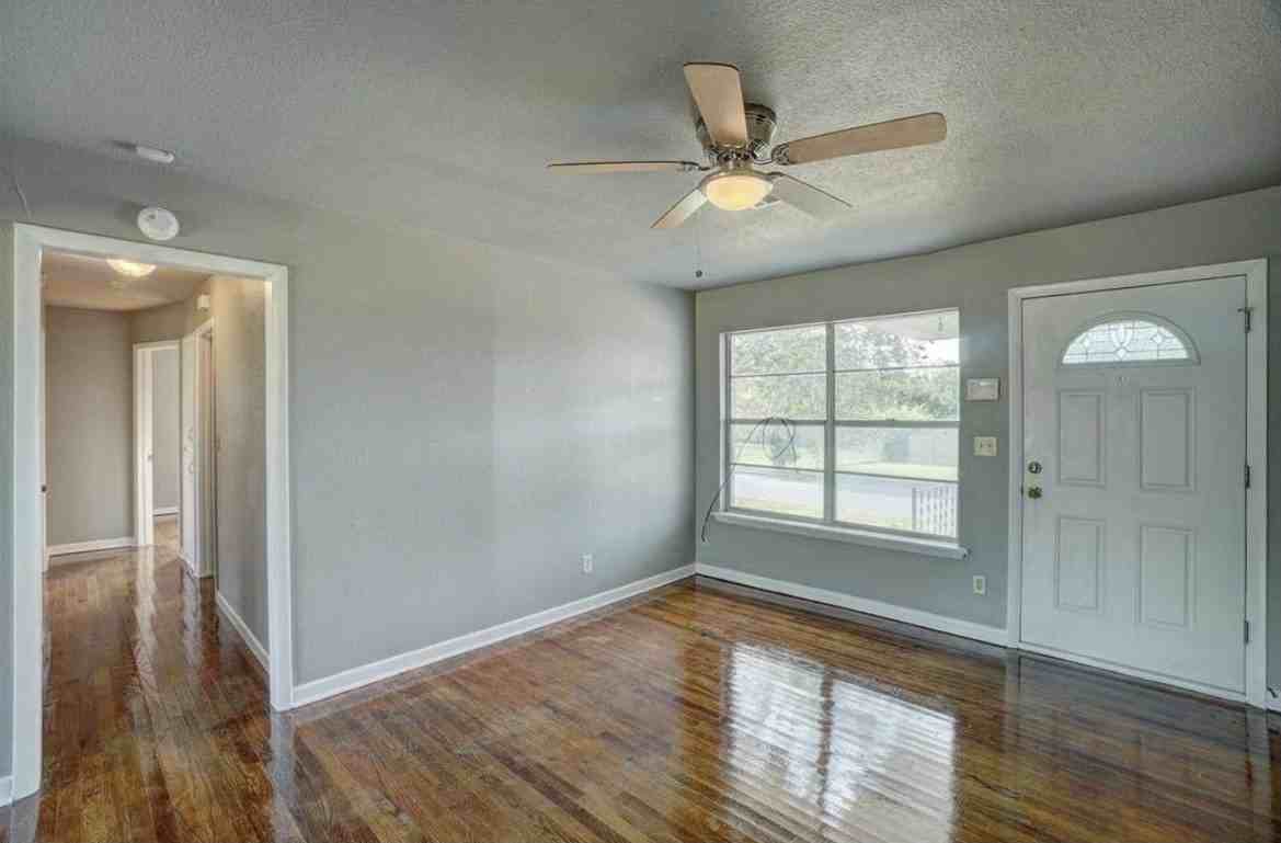 5325 Nw Euclid Ave #1 - Photo 4 of 25