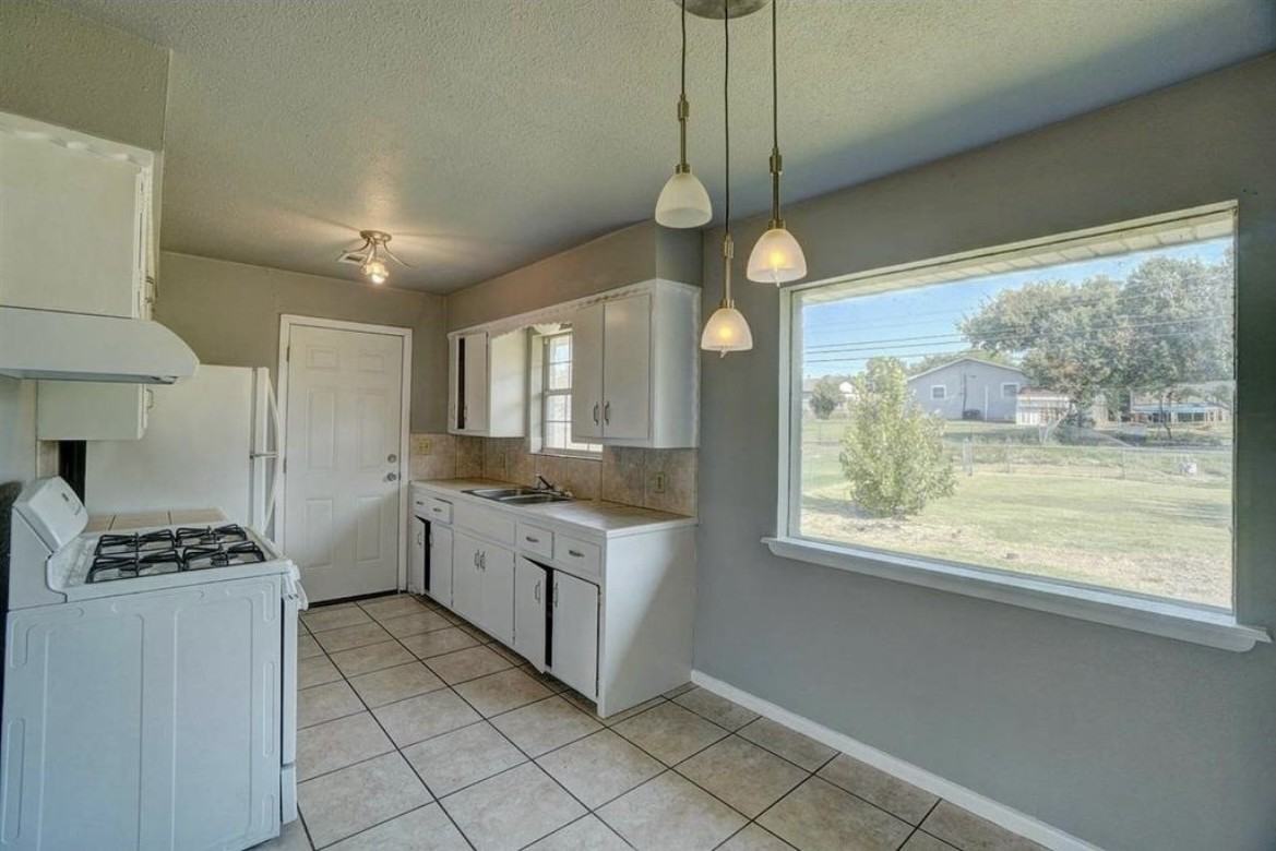 5325 Nw Euclid Ave #1 - Photo 7 of 25