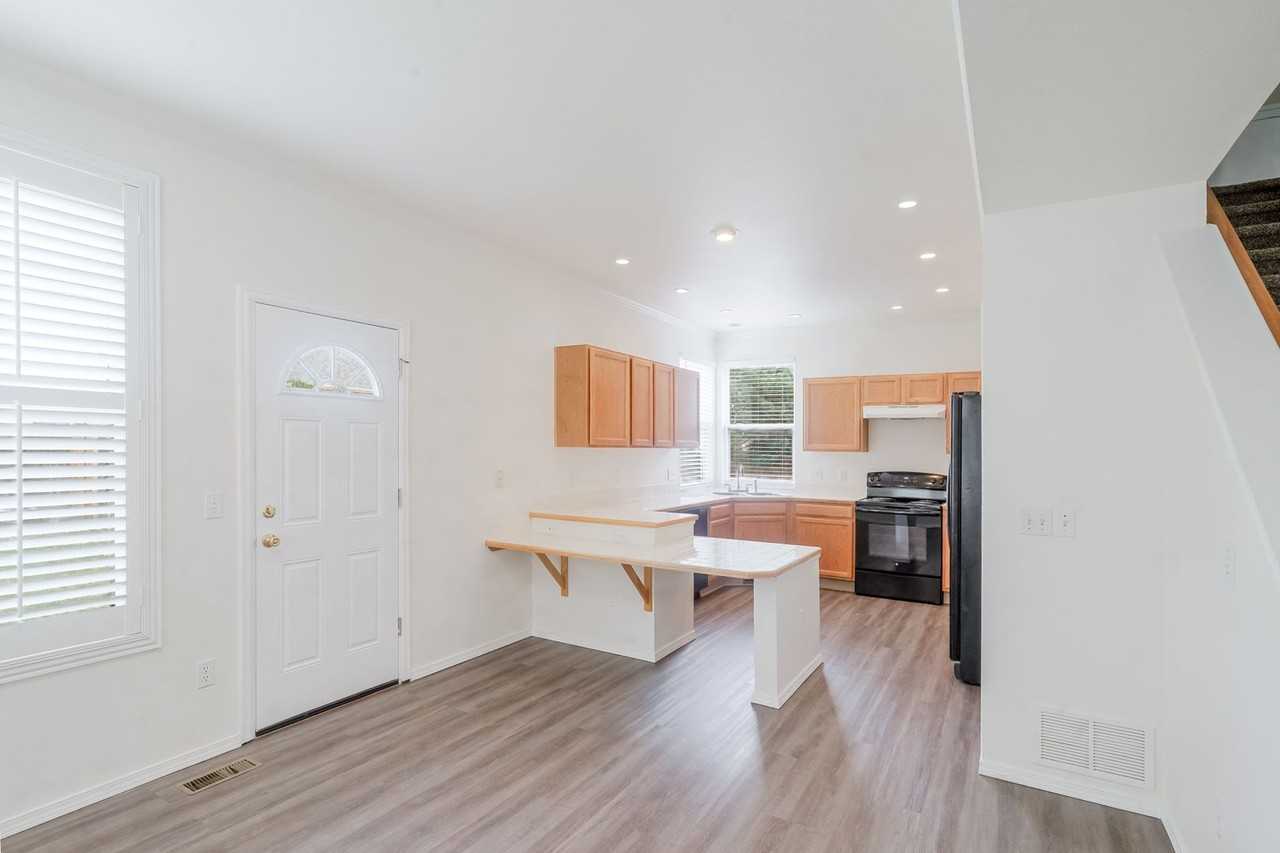 8302 Cooper River Dr - Photo 5 of 33