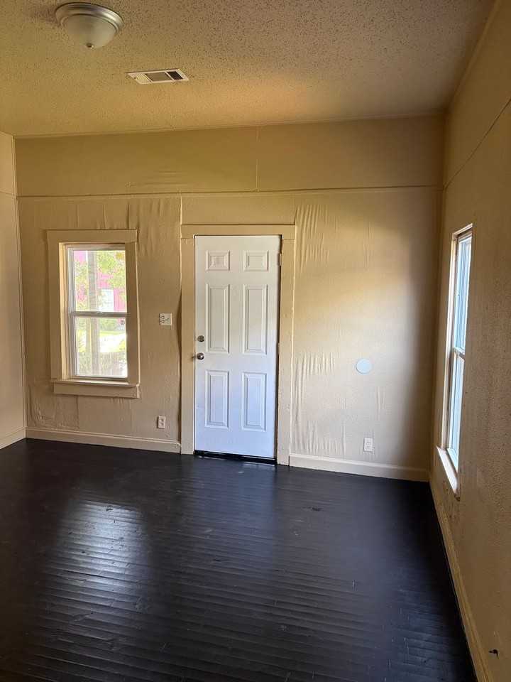 609 S 18th St - Photo 5 of 13