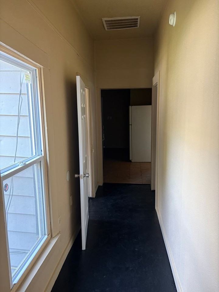 609 S 18th St - Photo 6 of 13