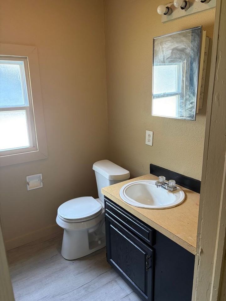 609 S 18th St - Photo 7 of 13