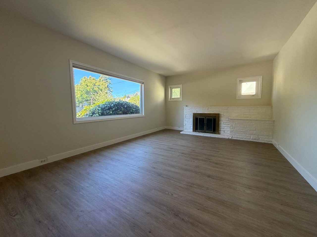 1323 Edgehill Dr - Photo 3 of 14