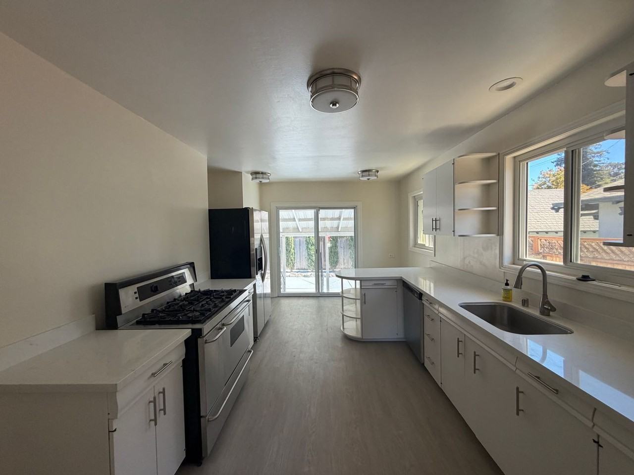 1323 Edgehill Dr - Photo 5 of 14