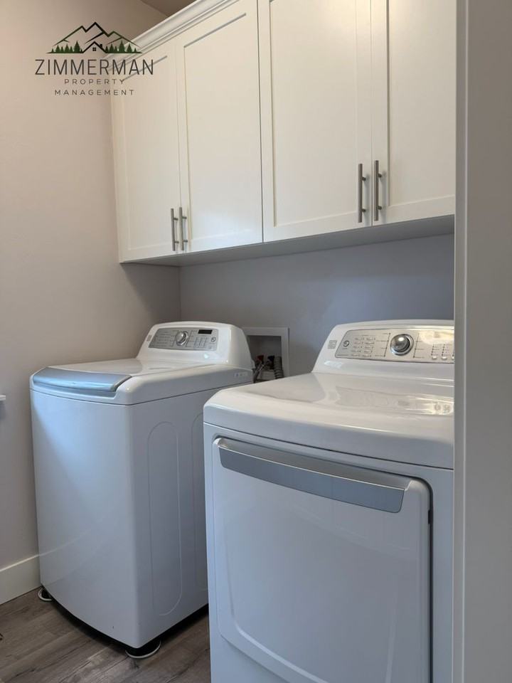 367 E 4th St - Photo 6 of 24