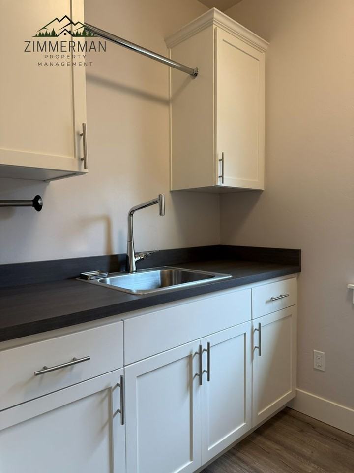 367 E 4th St - Photo 7 of 24