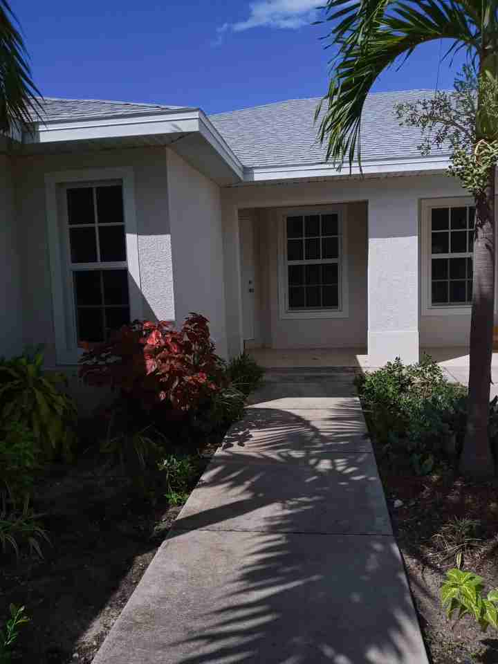 219 Se Van Loon Ter - Photo 3 of 37