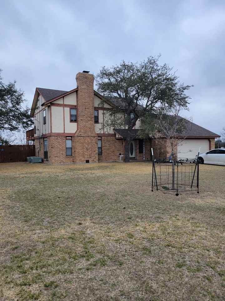 703 Skyline Dr - Photo 3 of 22