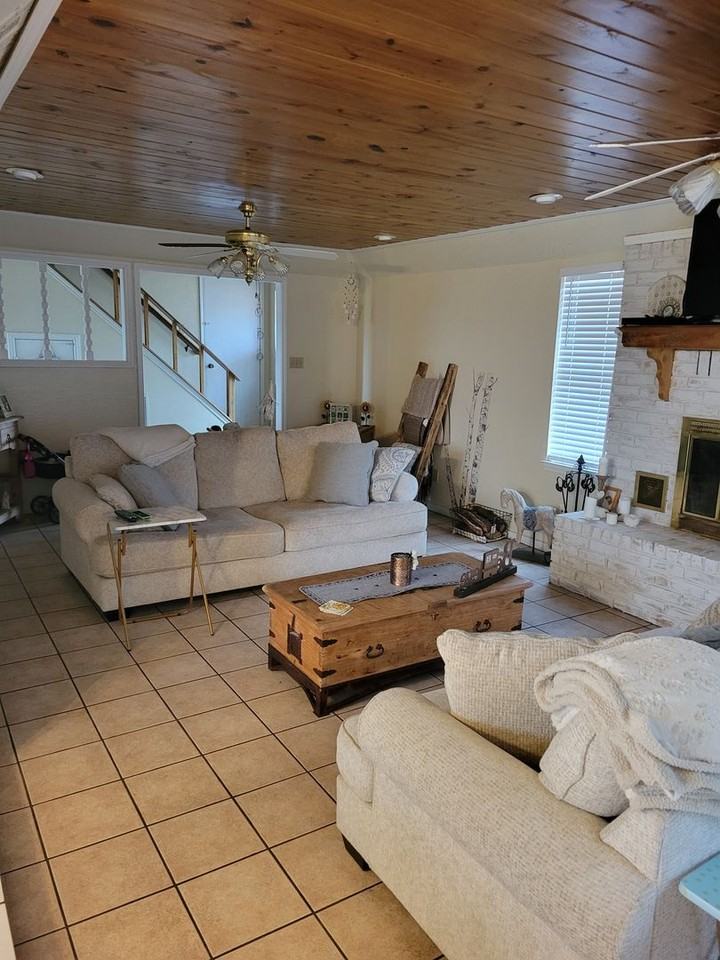 703 Skyline Dr - Photo 7 of 22
