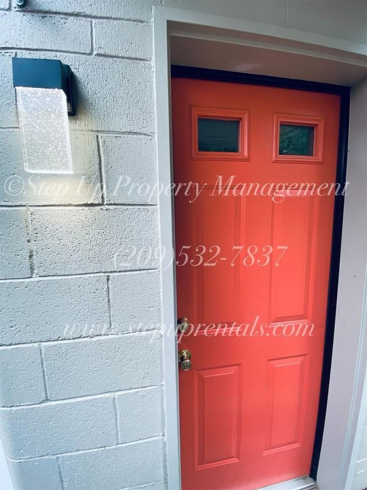 483 E Jackson St - Photo 2 of 10