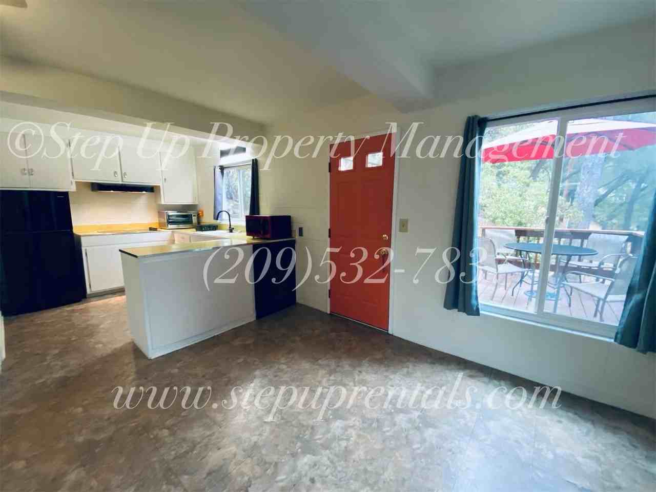 483 E Jackson St - Photo 3 of 10