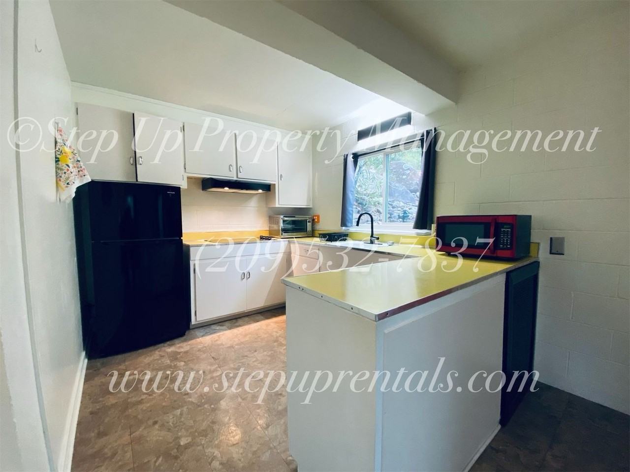 483 E Jackson St - Photo 5 of 10