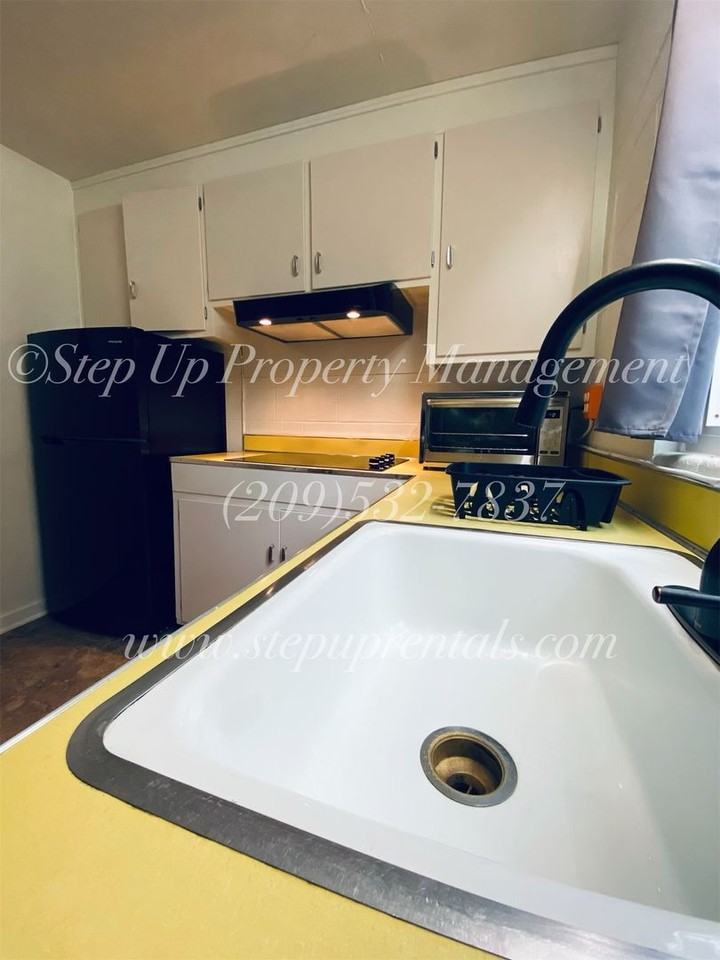 483 E Jackson St - Photo 6 of 10