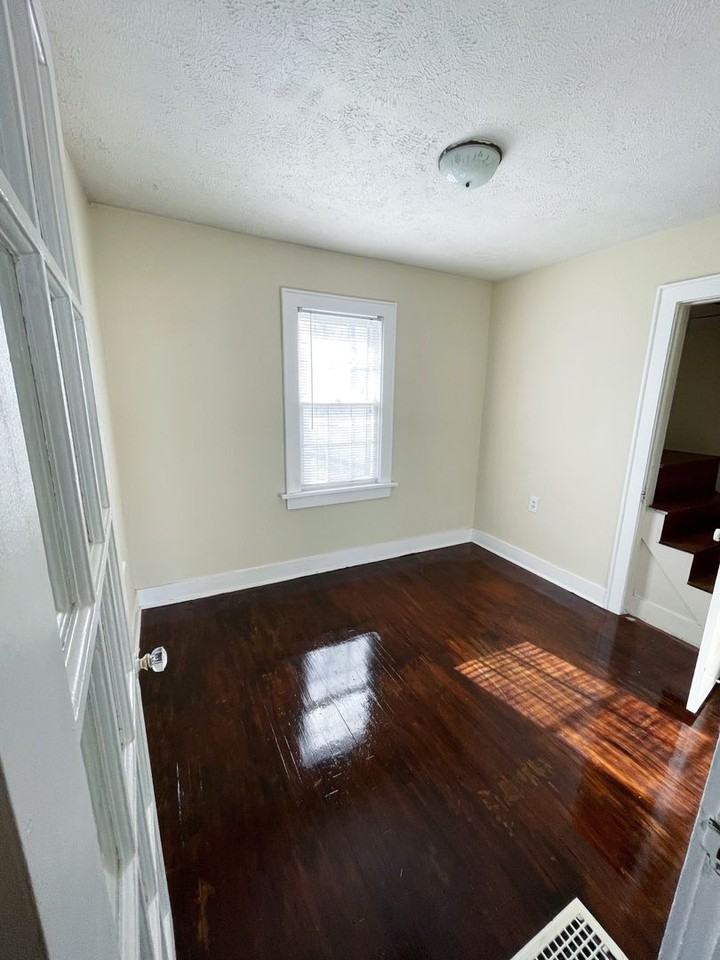 111 W 23rd Ave - Photo 4 of 16