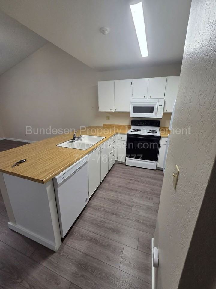 27 Arbor Ct - Photo 2 of 10