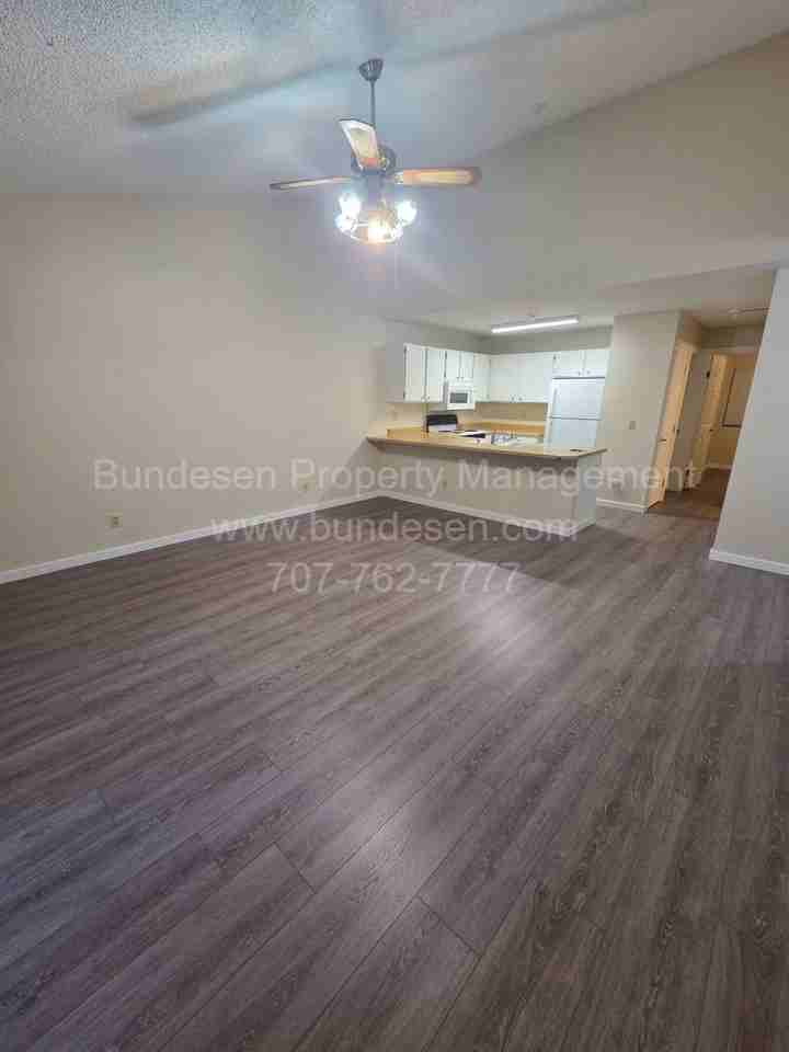 27 Arbor Ct - Photo 3 of 10