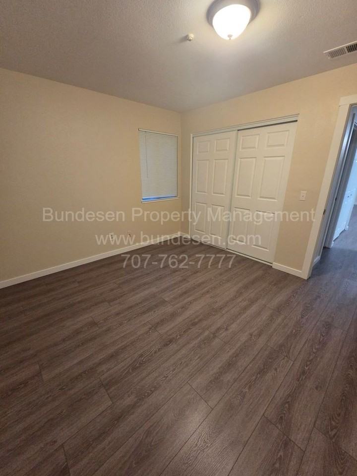 27 Arbor Ct - Photo 7 of 10