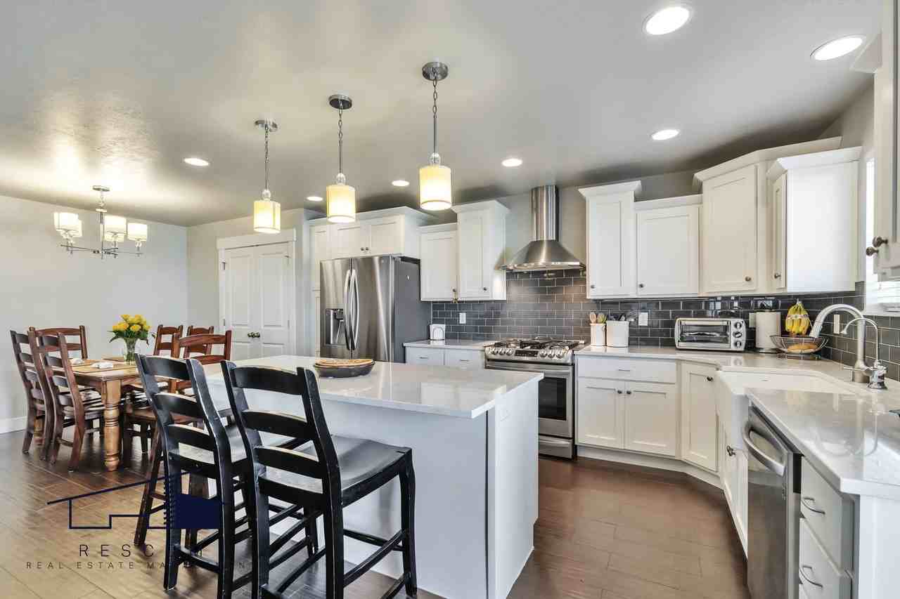1439 Dunbar Ln - Photo 2 of 17