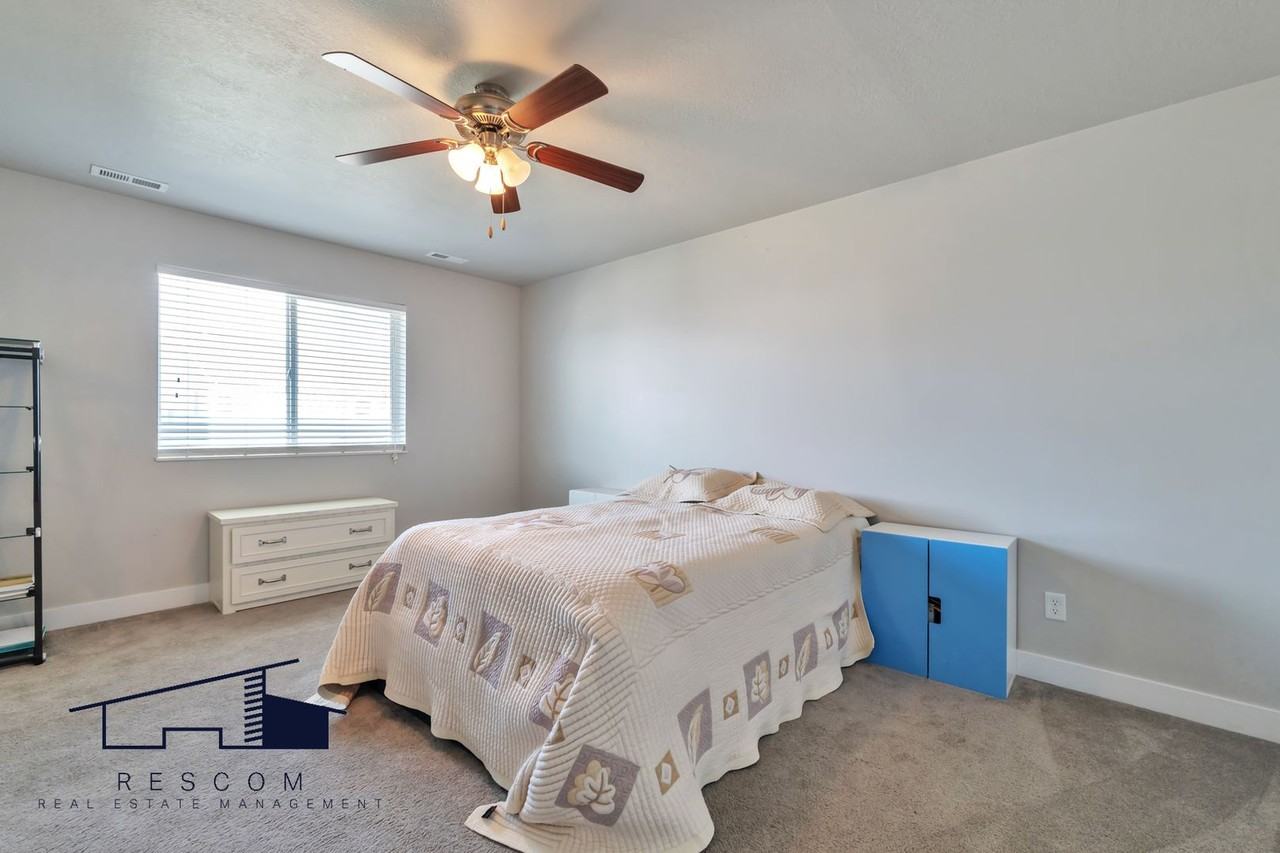 1439 Dunbar Ln - Photo 6 of 17