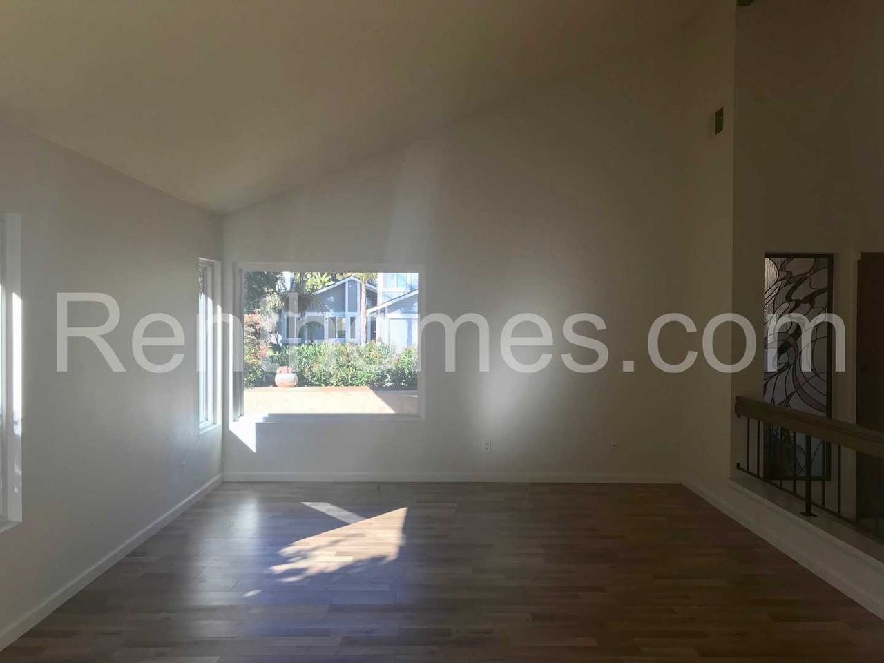 11245 Forestview Ln - Photo 3 of 24
