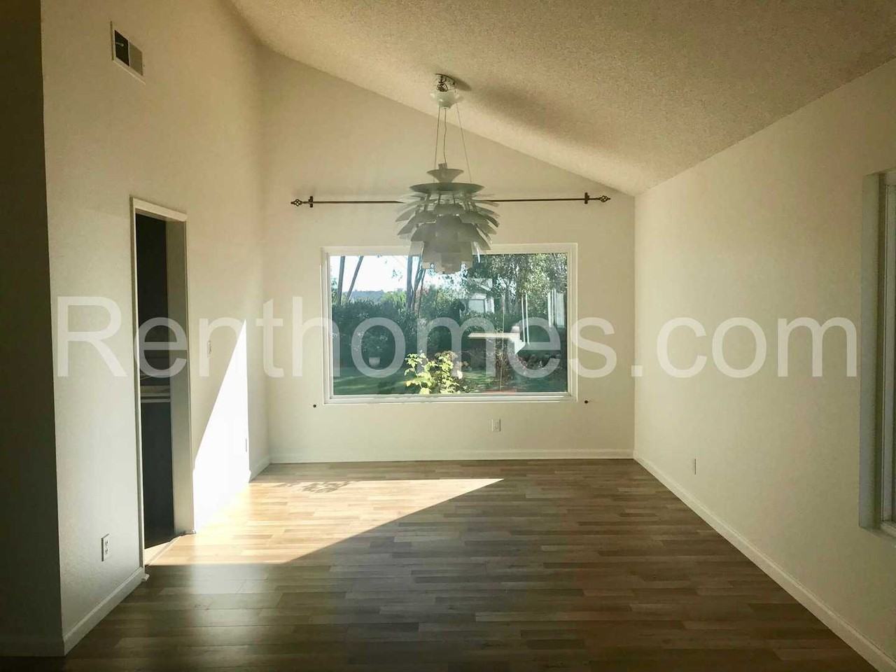 11245 Forestview Ln - Photo 4 of 24