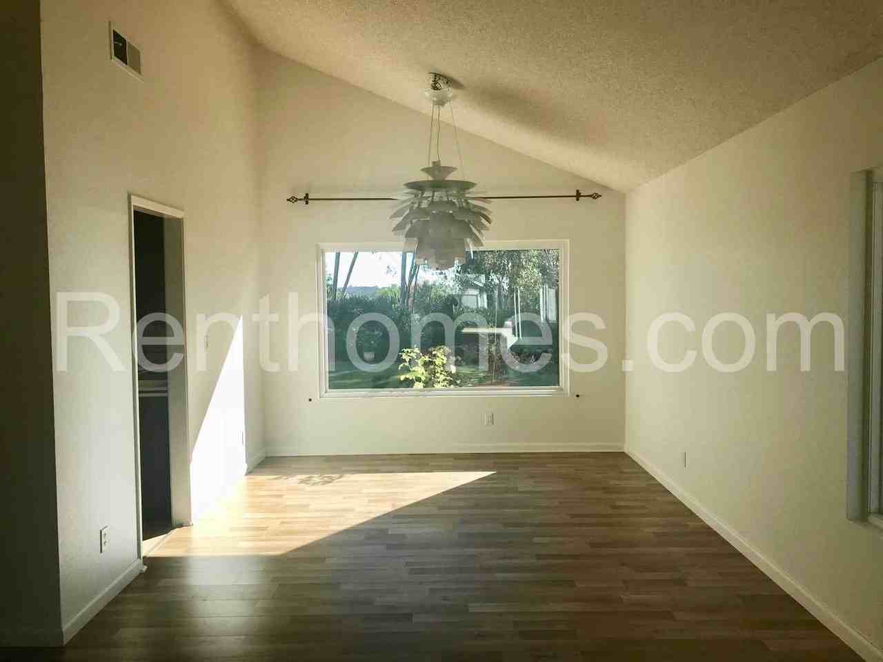 11245 Forestview Ln - Photo 5 of 24