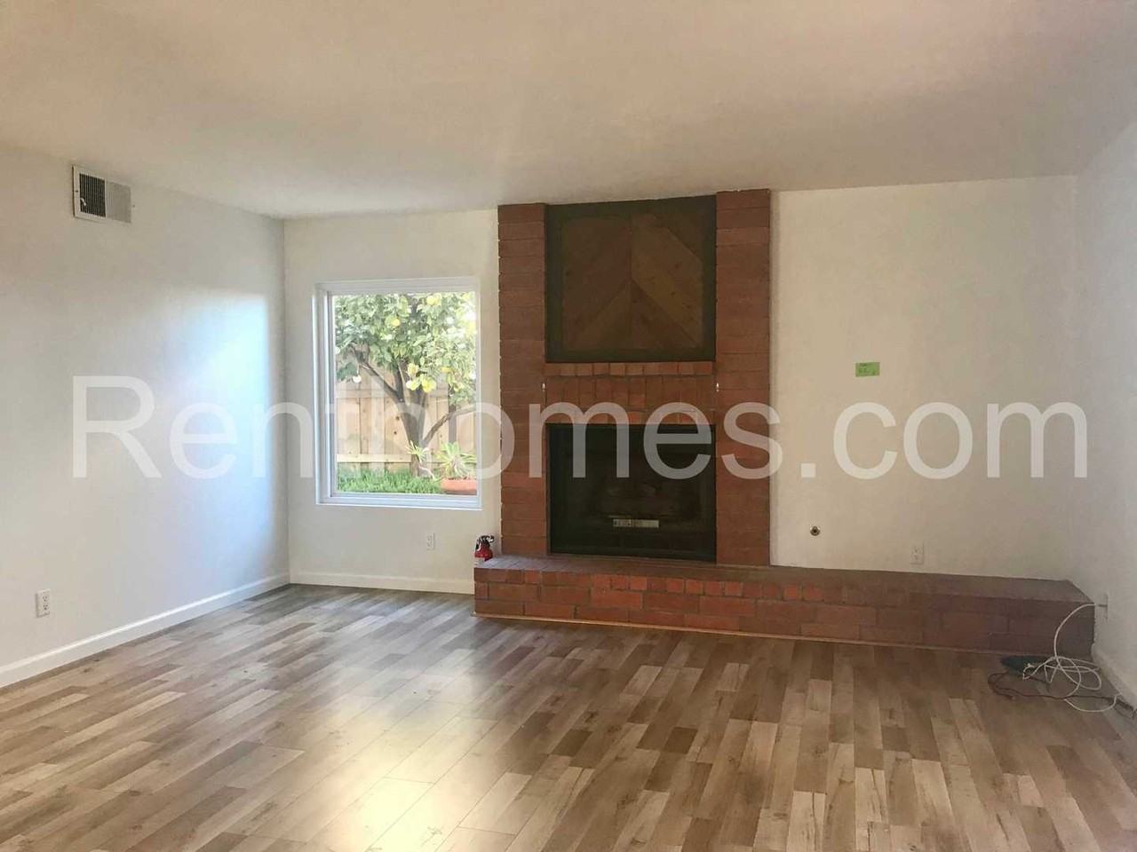 11245 Forestview Ln - Photo 6 of 24