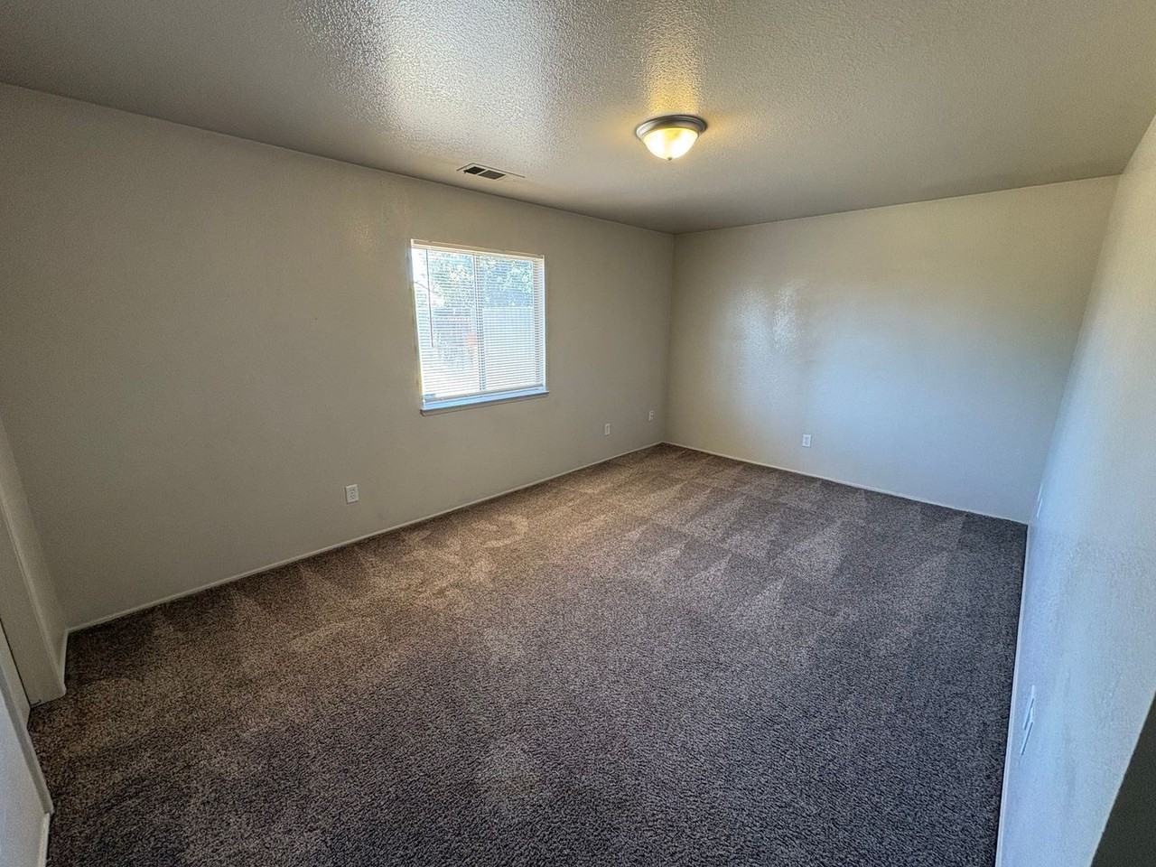 869 Belmont St - Photo 6 of 31