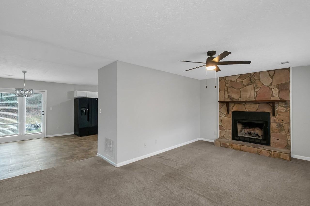 321 Summerwood Ln - Photo 4 of 30