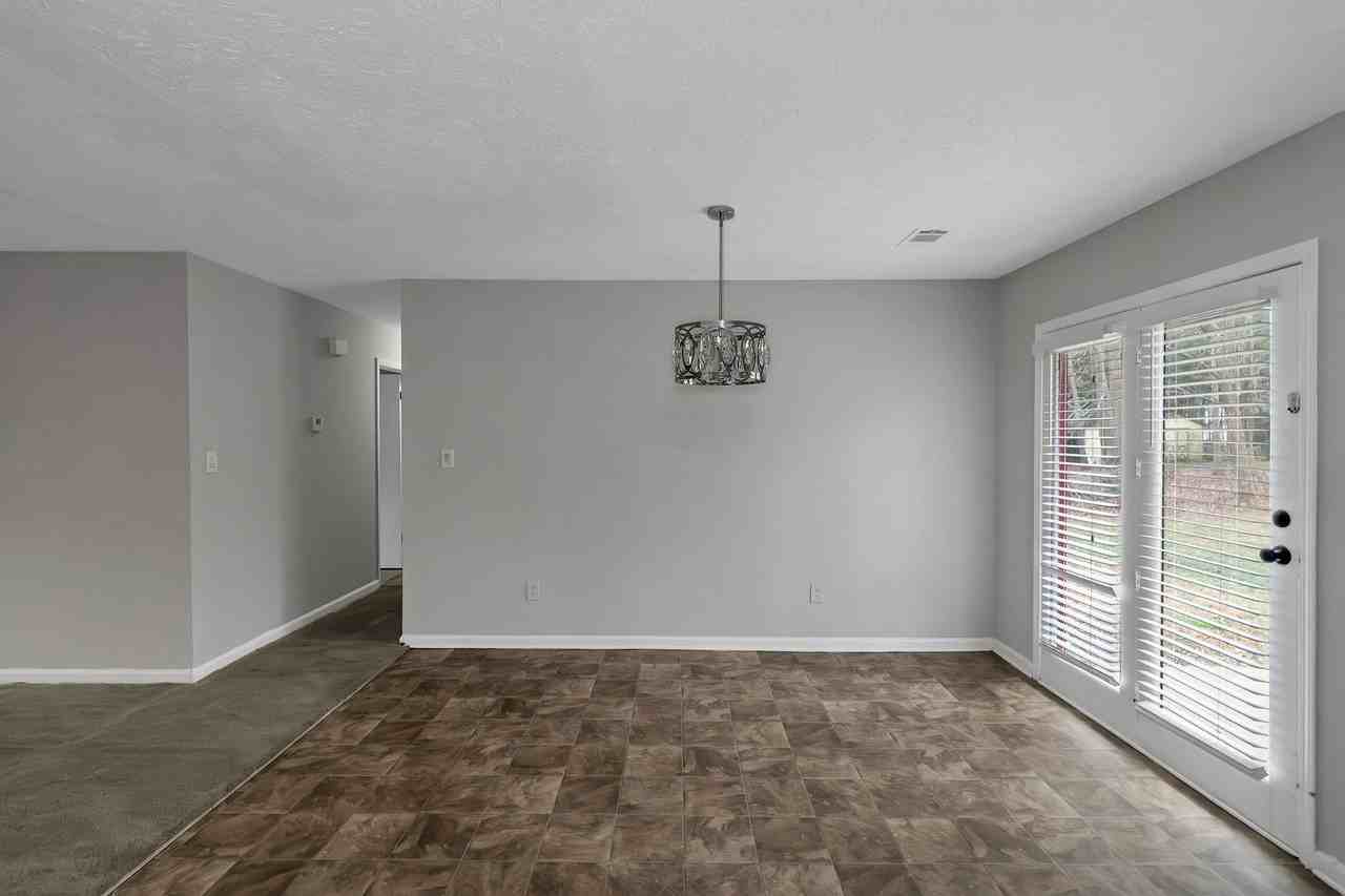 321 Summerwood Ln - Photo 6 of 30