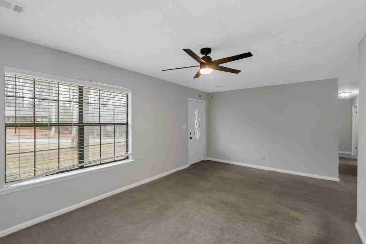 321 Summerwood Ln - Photo 7 of 30