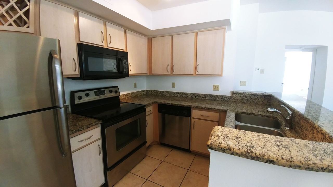 7330 Westpointe Blvd #431 - Photo 5 of 22