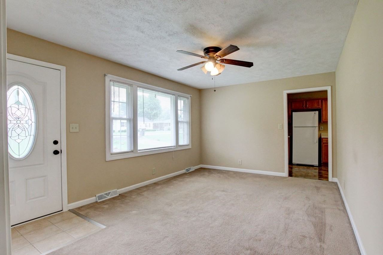 18 Hillsboro Rd - Photo 2 of 11