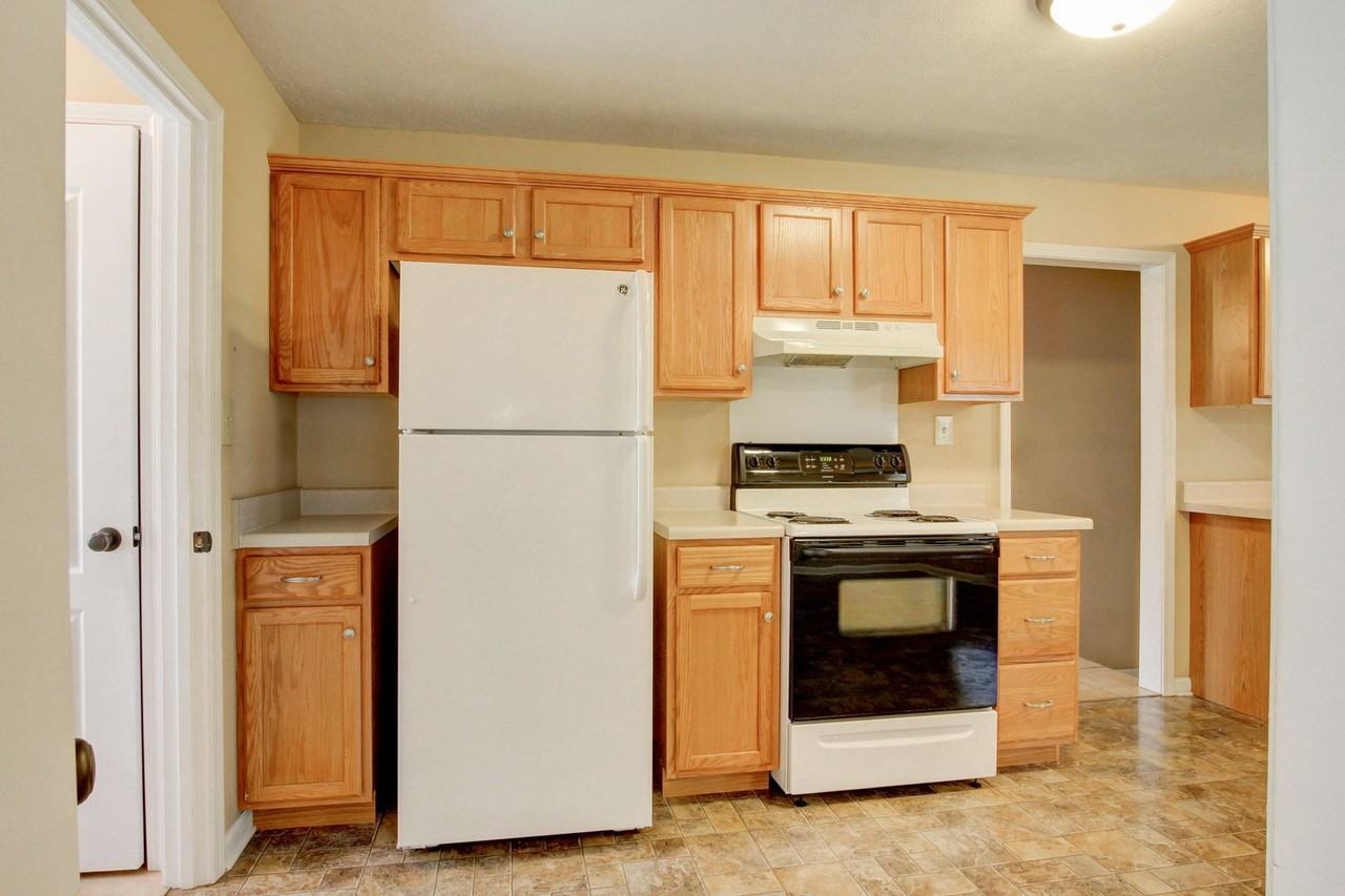 18 Hillsboro Rd - Photo 3 of 11