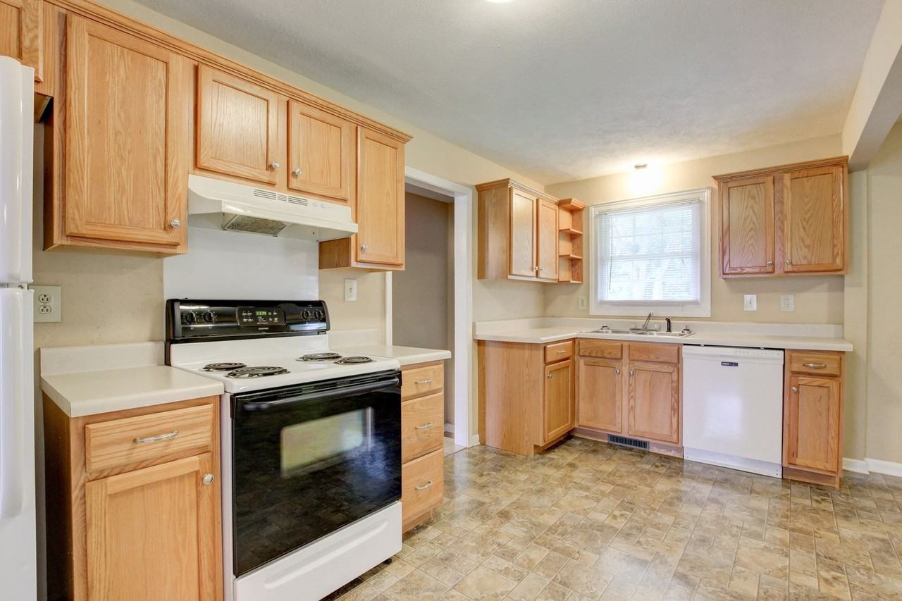 18 Hillsboro Rd - Photo 4 of 11