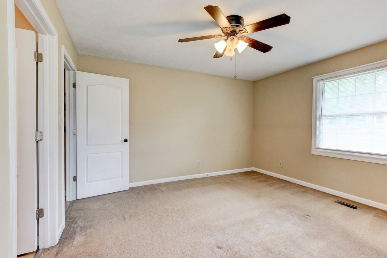 18 Hillsboro Rd - Photo 7 of 11