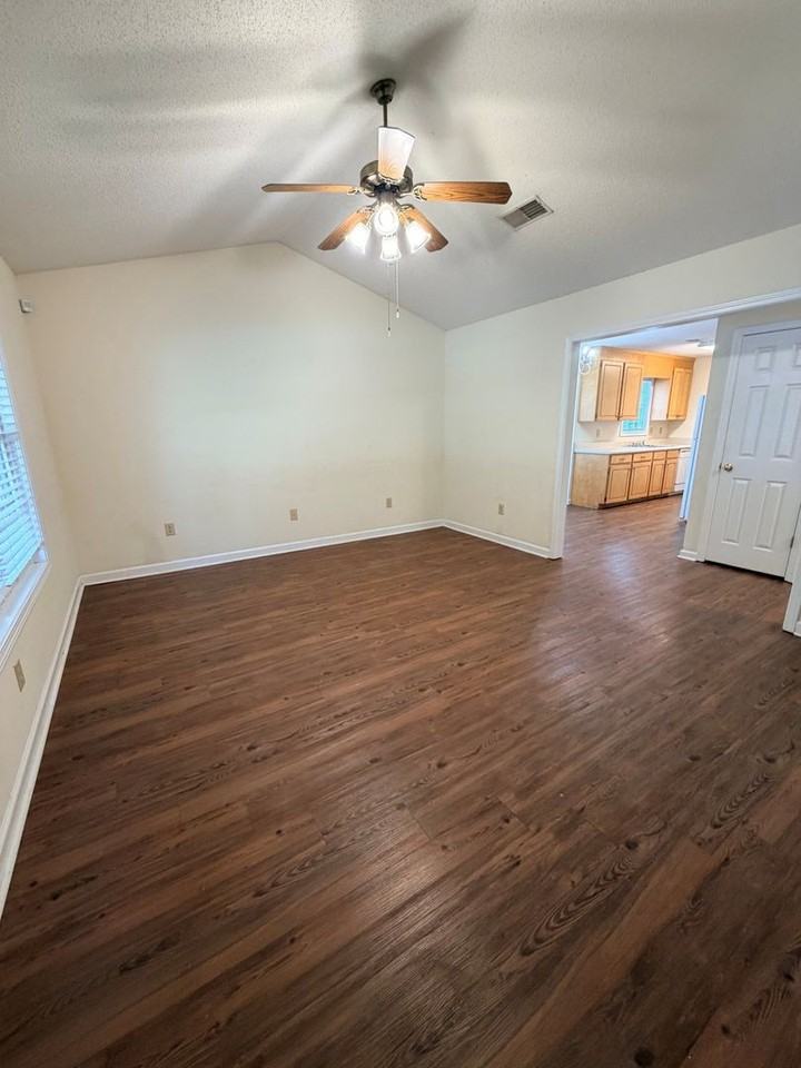 104 Brazington Ct - Photo 3 of 19